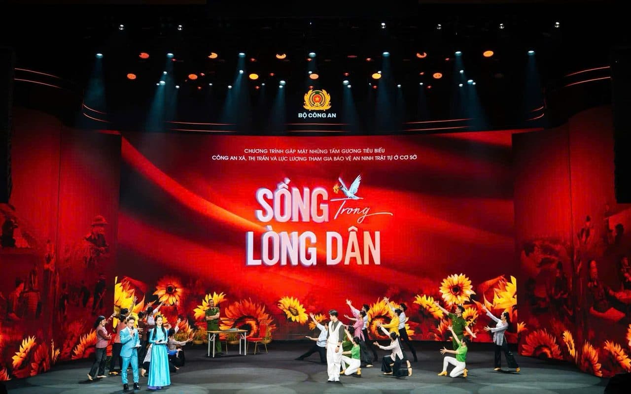 Sống Trong Lòng Dân stage with sunflower backdrop